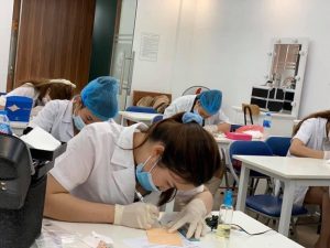 Thực hành Phun thêu thẩm mỹ tại Khoa Chăm sóc sắc đẹp
