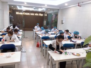 Học thực hành Phun thêu thẩm mỹ tại Khoa Chăm sóc sắc đẹp